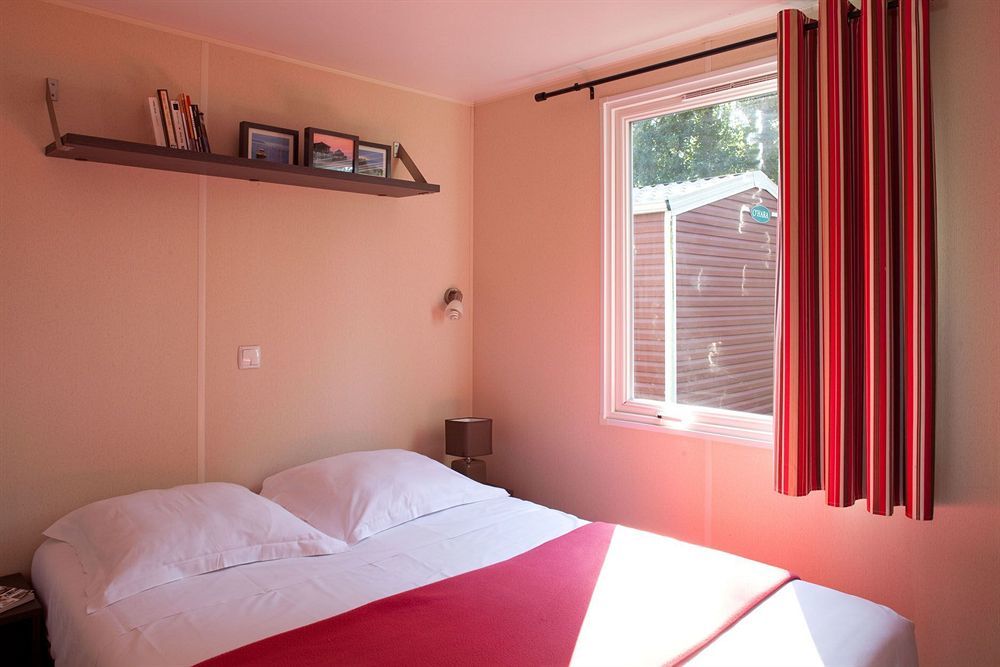 Le Village Du Lac Caravan Park Bruges Exterior photo