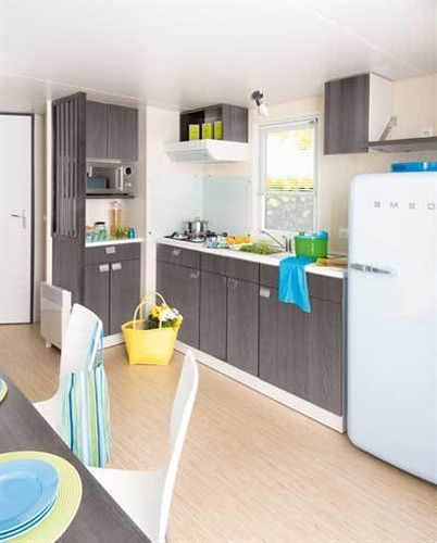 Le Village Du Lac Caravan Park Bruges Exterior photo